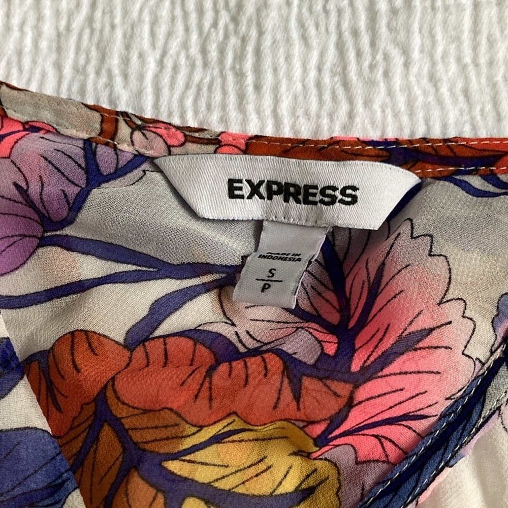 Express Red and Pink Ruffled Tie Front Blouse - Picture 3 of 4